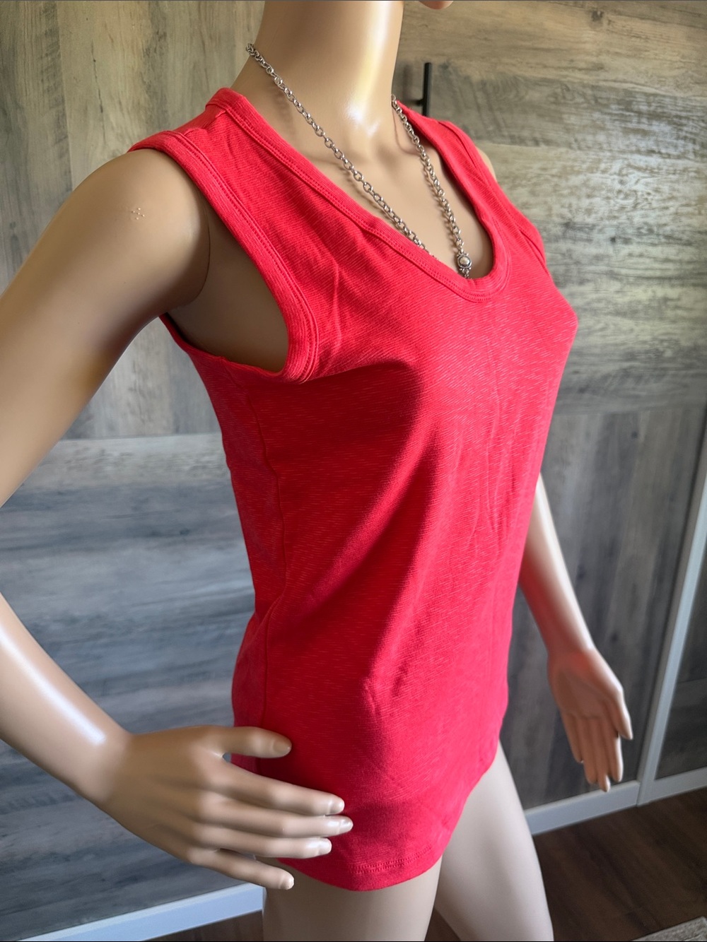 Sleeveless V-Neck Women’s Tank Top - coral